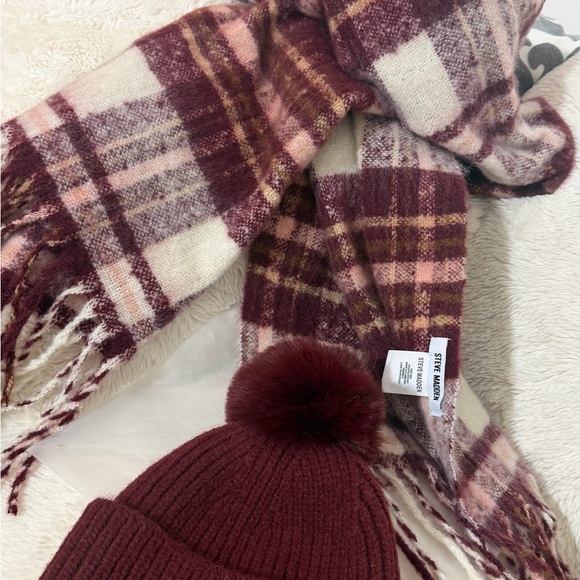 Steve Madden Burgundy Knit Beanie and Plaid Scarf Set🍒✨ - Picture 6 of 8